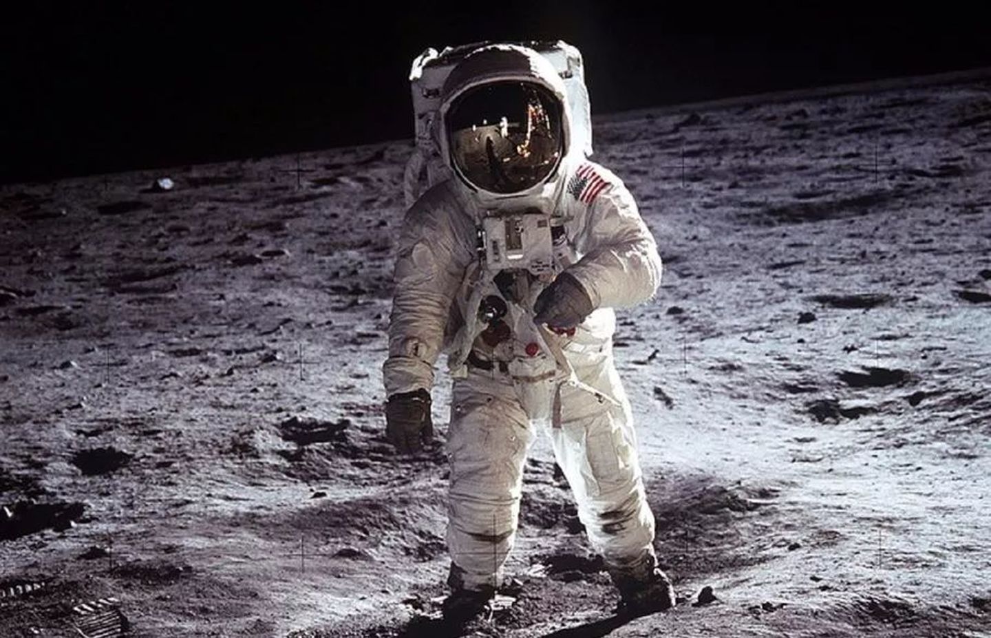 2024年重返月球计划泡汤，裁缝要背锅？NASA：都怪航天服没准备好
