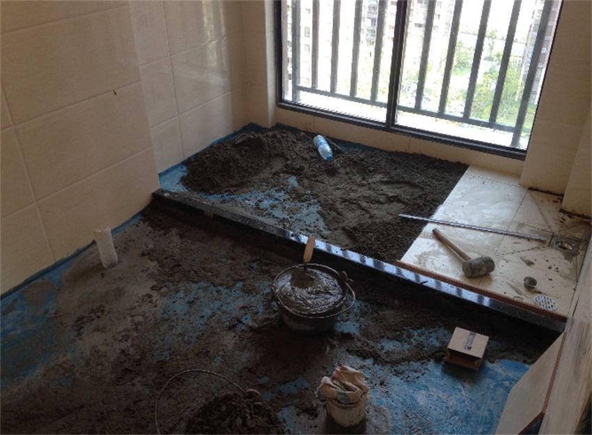 铺瓷砖时,工人说用瓷砖胶比水泥砂浆好?别轻信,八成想坑你