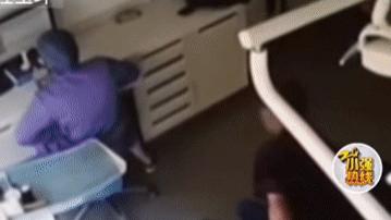 浙江玉环，一名女护士上班期间在办公室看电脑