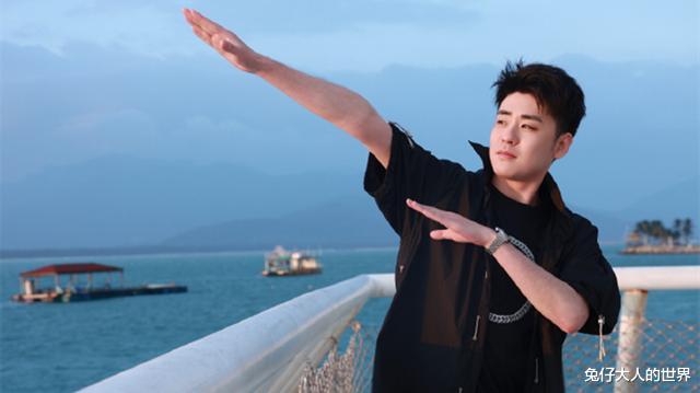 高圆圆|德云社张云雷加盟鲸音音乐嘉年华,以压轴位置登台,二爷真厉害