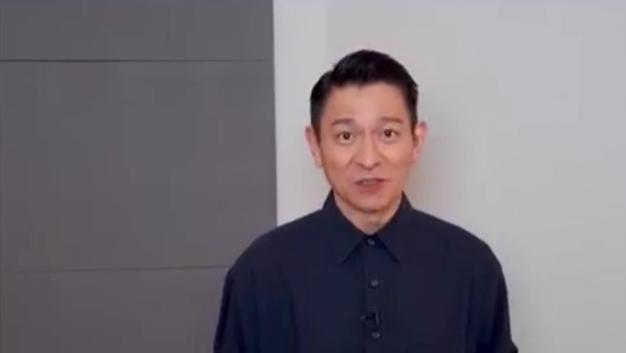 刘德华|61岁刘德华为“孩子”庆生，法令纹深、苹果肌突兀，被指过度医美