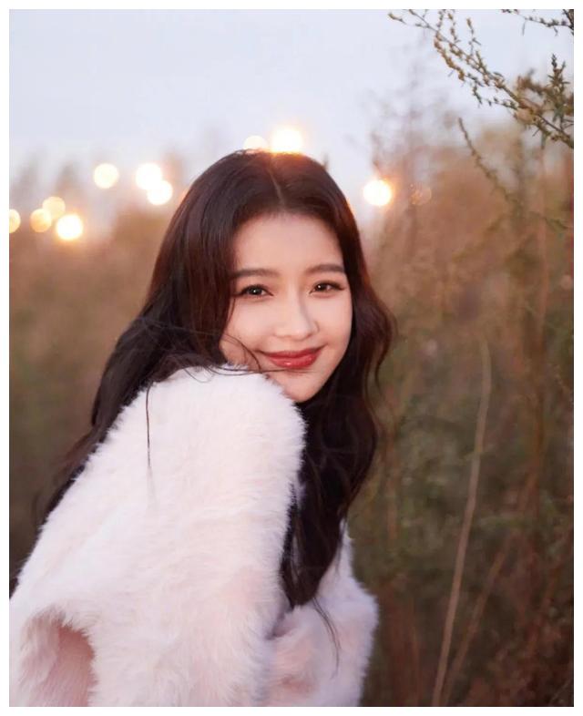 孙怡|恢复单身的孙怡越来越美了，可清新时尚也可性感女人味