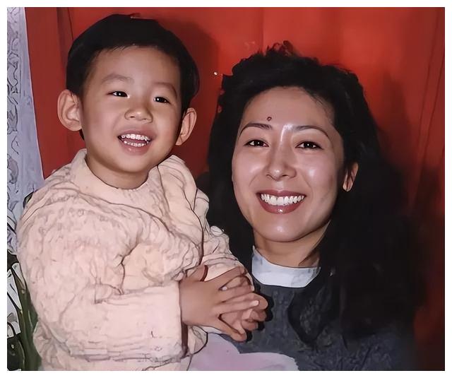 关牧村|王星军不婚不育，关牧村携子嫁高官，离婚32年后夫妻差距一目了然