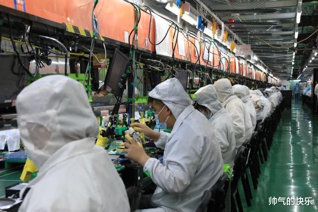 富士康|富士康打工人的网红梦：深夜蹭网剪视频，就算“黑红”也愿意
