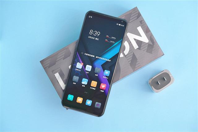 联想|骁龙8+双风扇游戏利器!联想拯救者Y90开箱图赏