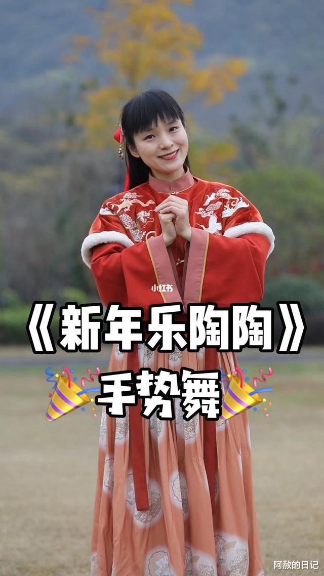 手势舞|福建一学生酷似张雨绮，因手势舞在网络上爆火，网友：分数线要涨