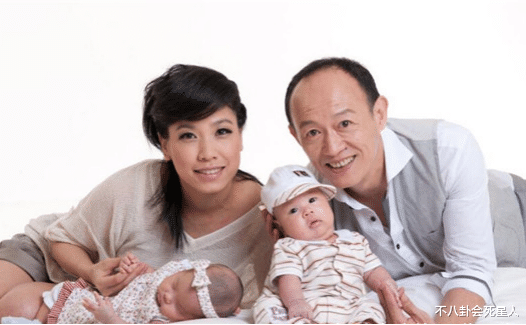 王刚|相差50岁以上的明星父子，张纪中3婚4子69岁当爹，王刚老当益壮