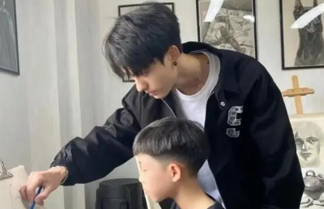 笔记本|网友建议中小学多招男教师，西安教育局回应：教师岗不应限制性别