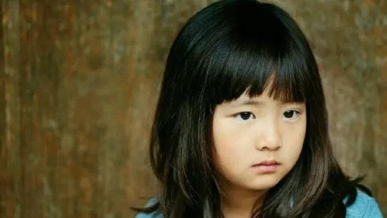 黄忆慈|黄多多：13岁染发打耳洞被骂，如今气质惊艳招人嫉妒