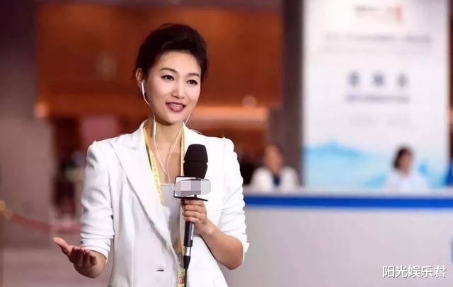 央视|她是央视美女主持,摘掉假发惊艳众人,而如今44岁却还单身!