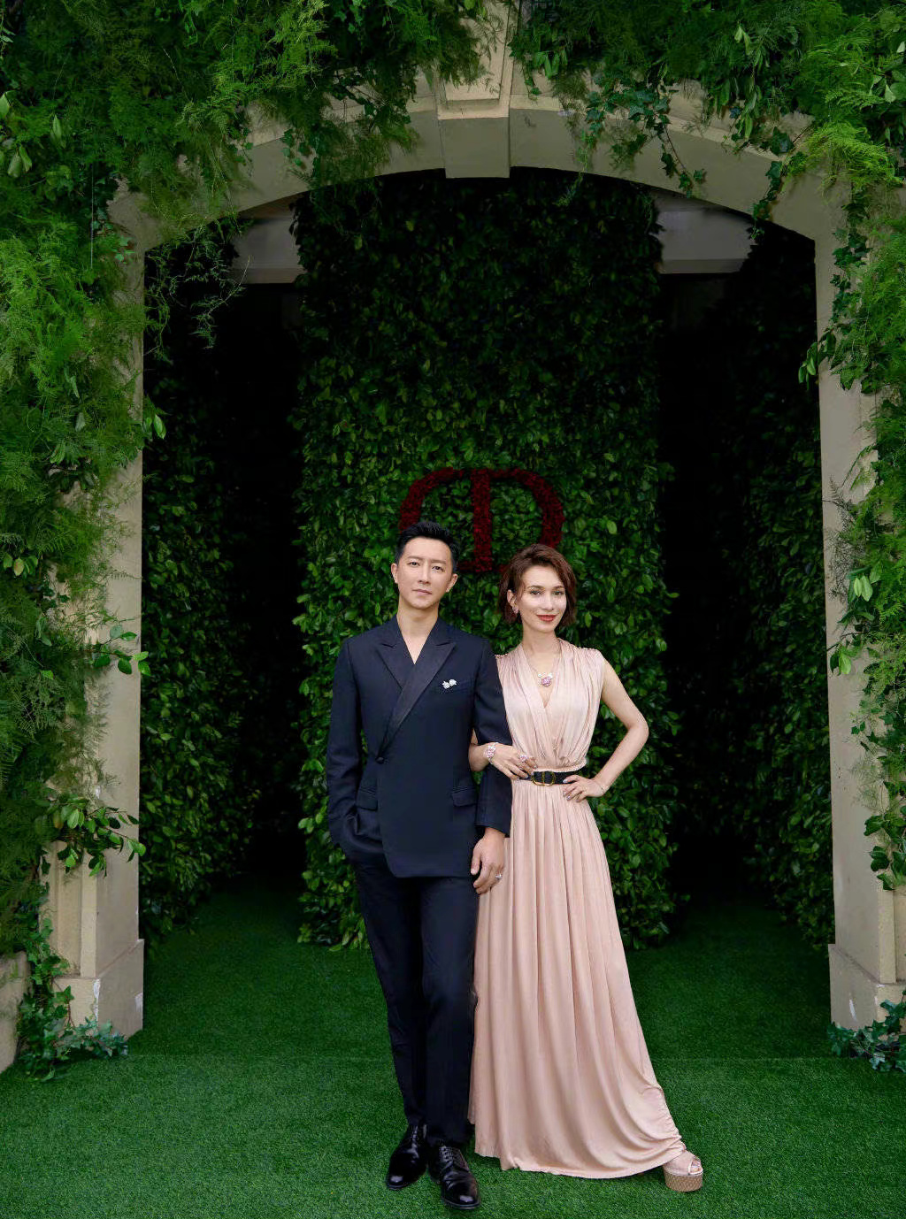 韩庚|恭喜!韩庚和卢靖姗晒一家三口合照,宣布女儿出生喜讯