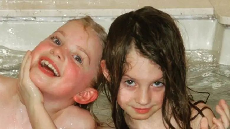 好莱坞|好莱坞新晋甜妹走红！身份一扒惊呆网友：这基因，就离谱…