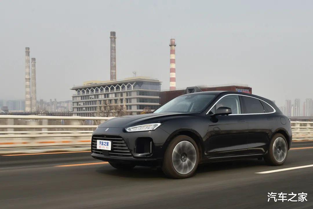 華為|中型SUV，油耗比漢蘭達低，加速比卡宴快，不到28萬就能買！