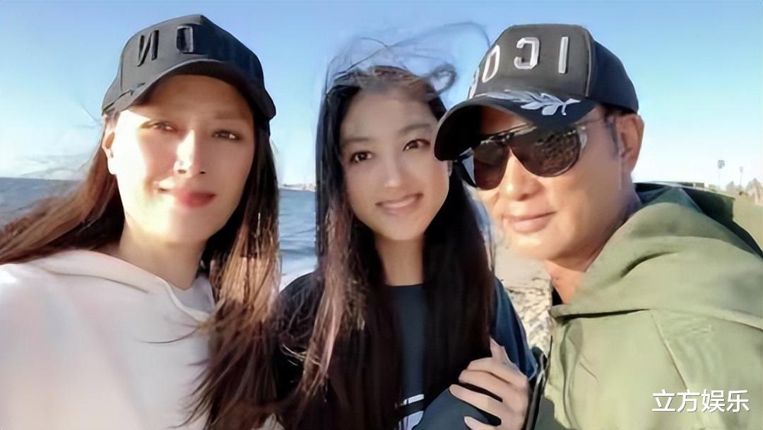 任达华|任达华18岁女儿外出被怕，未继承老爸颜值，眉眼间更像妈妈！