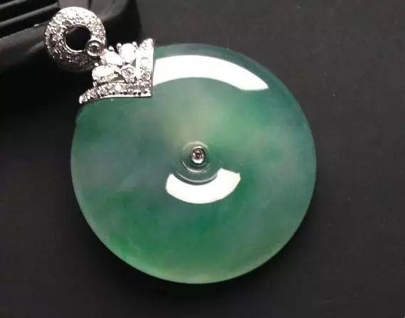 釉里红|镶嵌翡翠有什么优点和缺点？