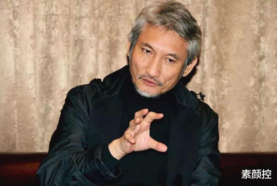 徐克|熊欣欣扮演厨神抱着文物啃了一口，徐克很恼火，这一口赔偿了80万