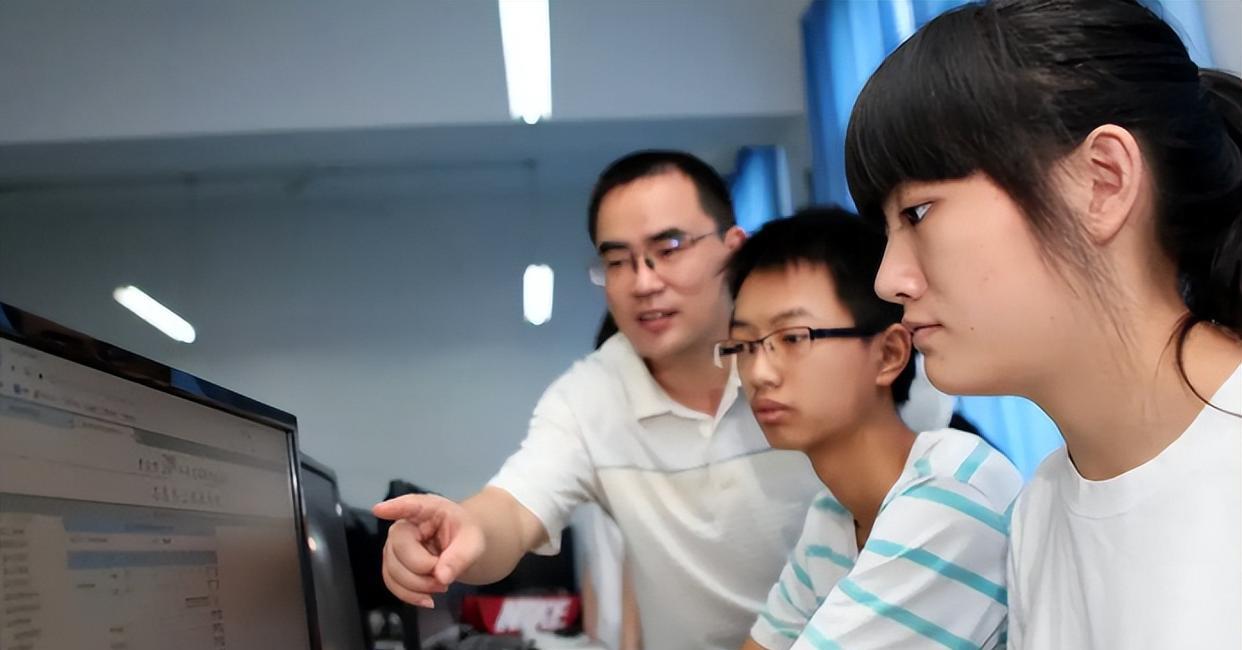 求职|211女硕士求职受阻,含泪坦言:后悔选择此专业,可惜了高考成绩