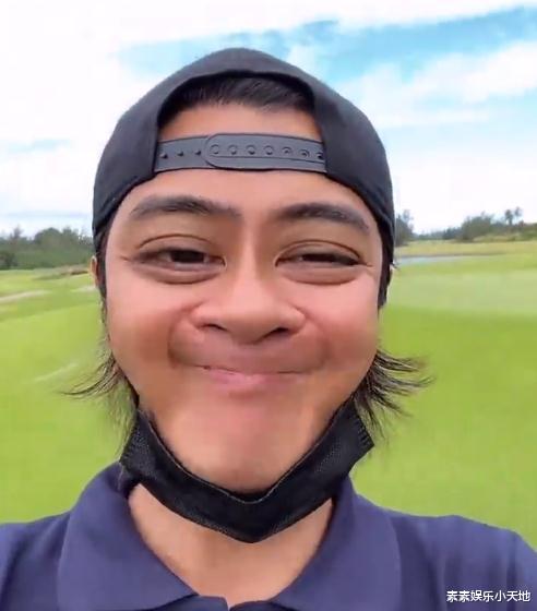 罗志祥|罗志祥在国外大街上搞怪，做各种滑稽的动作，疑似又开始放飞自我