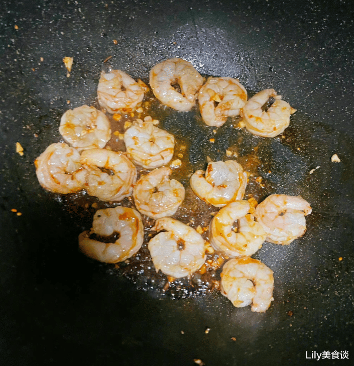 张馨予 张馨予晒减脂餐火了，多吃不胖超级满足，网友：想去你家蹭饭！