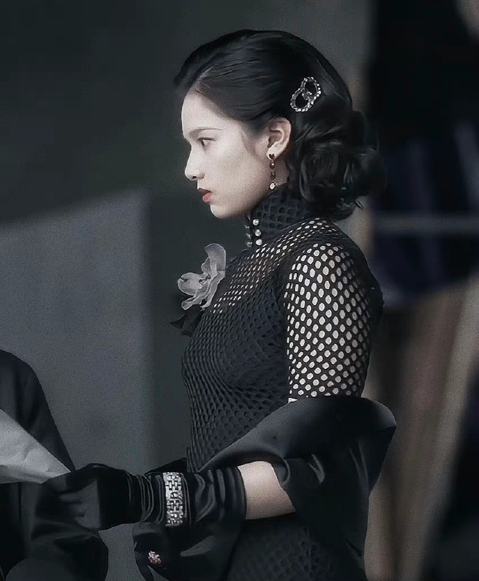 王一博|《无名》王一博与张婧仪感情线：青梅竹马订下娃娃亲，重逢相恋被甩！