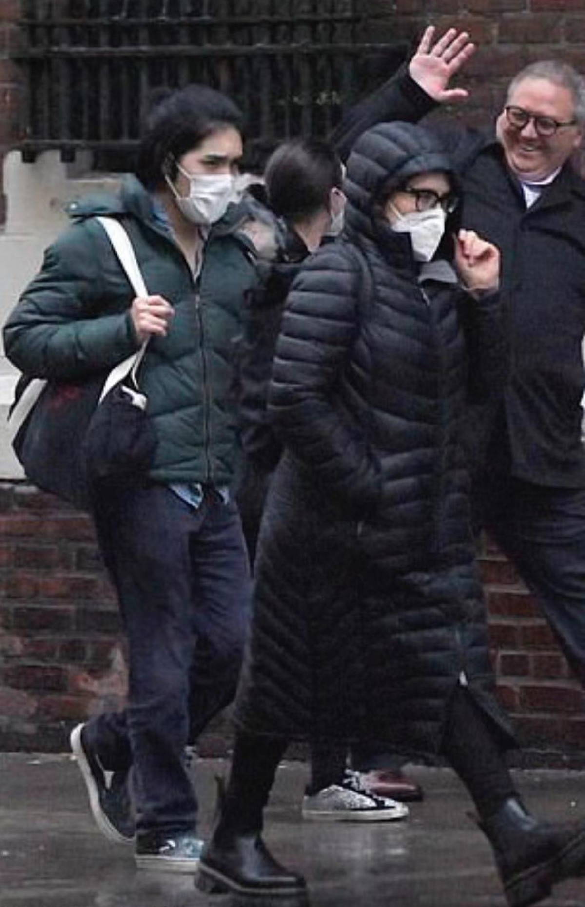 羽绒服 日本平民驸马爷久违亮相！将长发扎成马尾好个性，眉清目秀变帅了