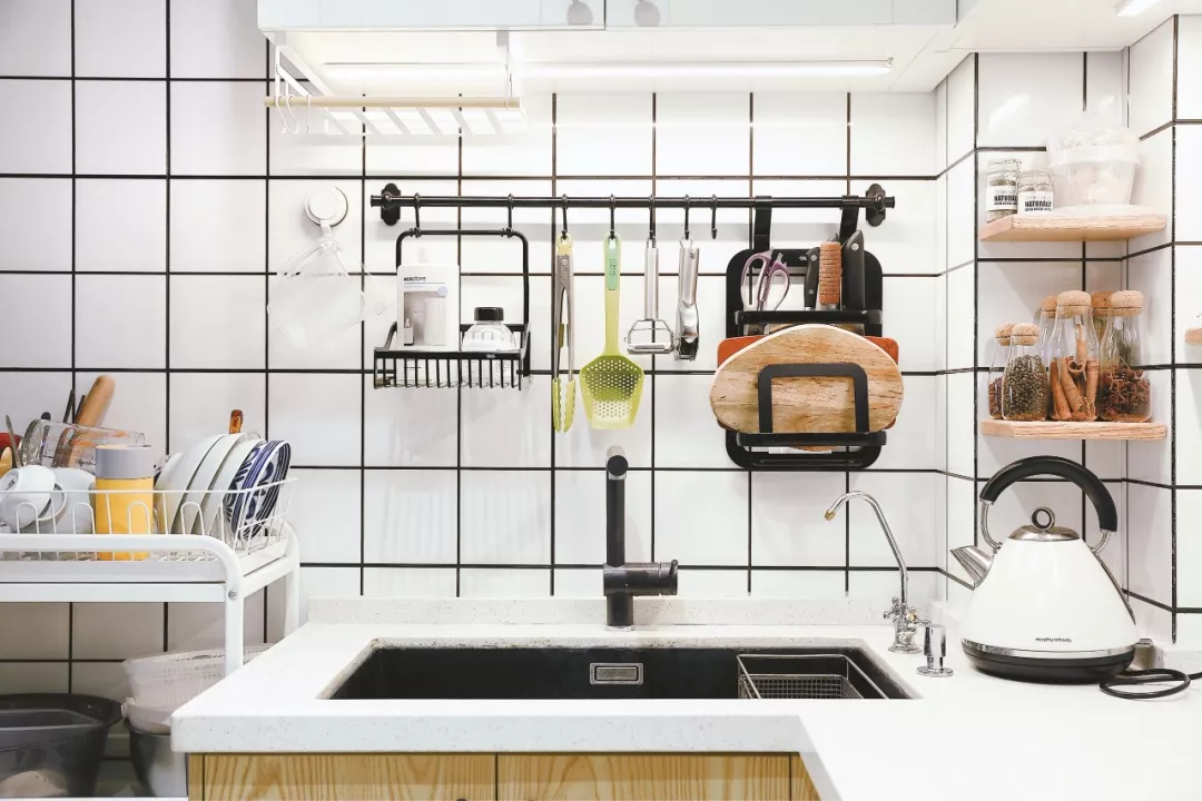 再小的厨房,装上收纳挂架,都会方便不少!