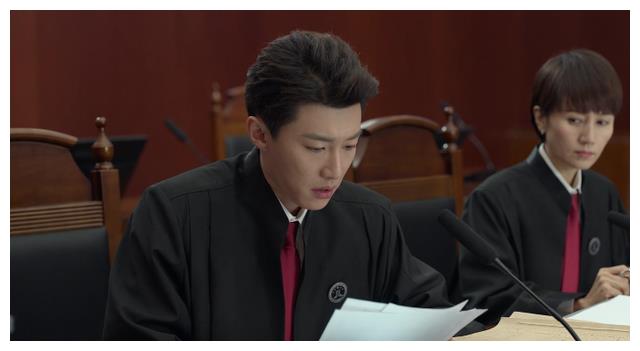 教师|俞飞鸿凭《玫瑰之战》出圈,不仅被观众要求加戏,还带火“穿搭”