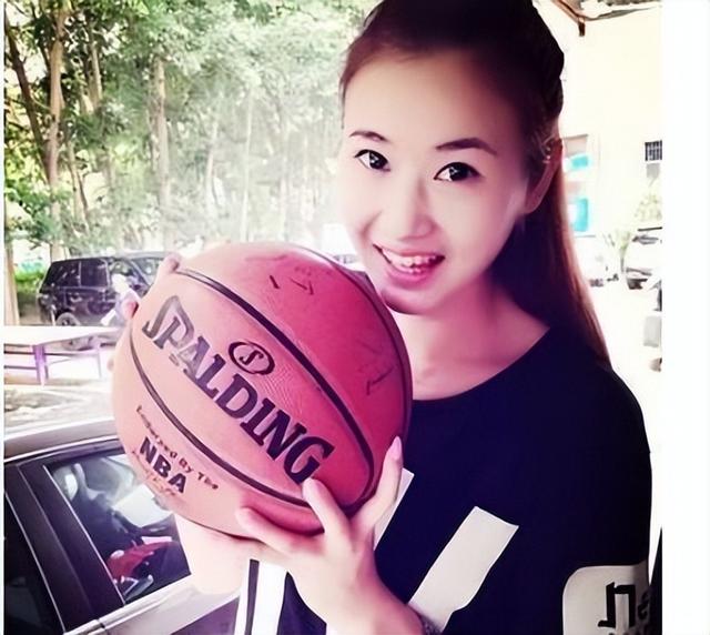 张佳迪|篮球女神梁天云，身高1米97嫁给农村小伙，他们现在过得怎么样？