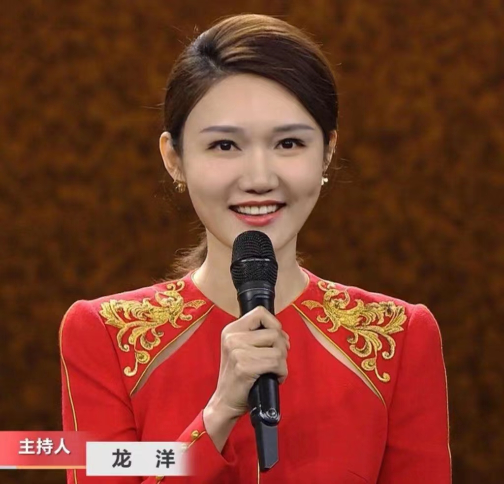 龙洋|湖南妹子龙洋将主持23年央视春晚,颜值高能力强,毕业院校惹争议