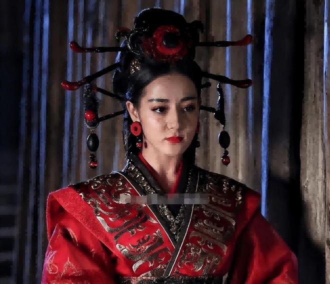 生图|假臀部、痘痘脸、赘肉！生图里的“女神”，都因“照骗”翻车