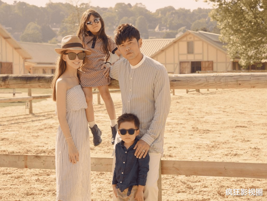 昆凌|周杰伦真有福气,昆凌怀孕数月身材纤细,7岁女儿长发飘飘