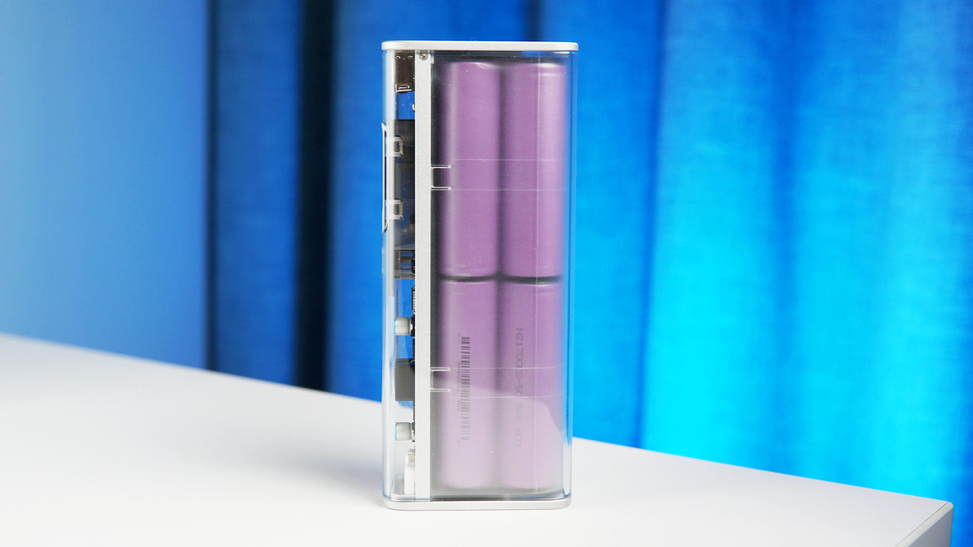 ssd|闪极130W超级移动电源测评：极客专属，颜值天花板?