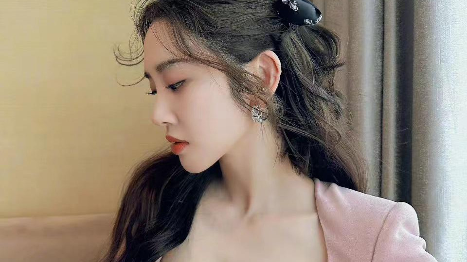 唐艺昕 唐艺昕长发短发随拍，美女颜值不被发型左右，网友：张若昀好福气