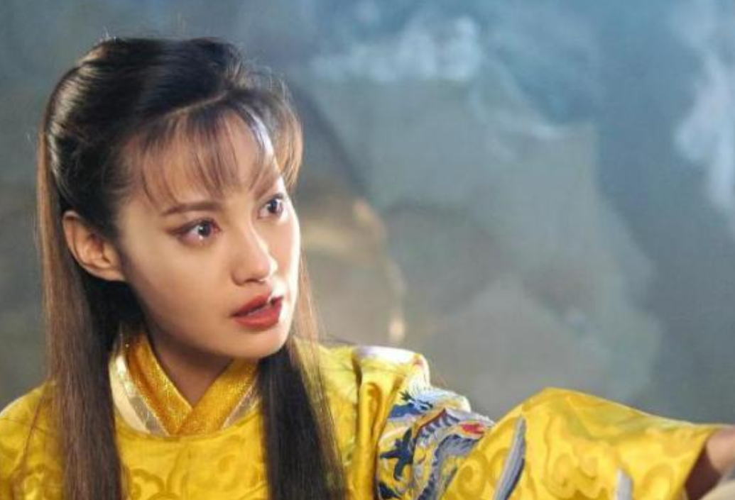 江玉燕|团灭主角的“江玉燕”直播，被指脸部僵硬，怒怼网友：不看出去