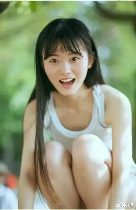 鞠婧祎|鞠婧祎罕见无刘海照曝光！用玻尿酸注射肩膀？为了美也太狠了