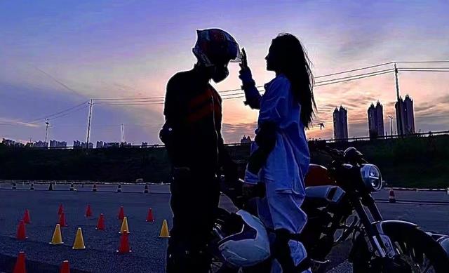 沈梦辰|沈梦辰迎33岁生日，杜海涛晒合照送祝福，瘦下来之后男人味更足了