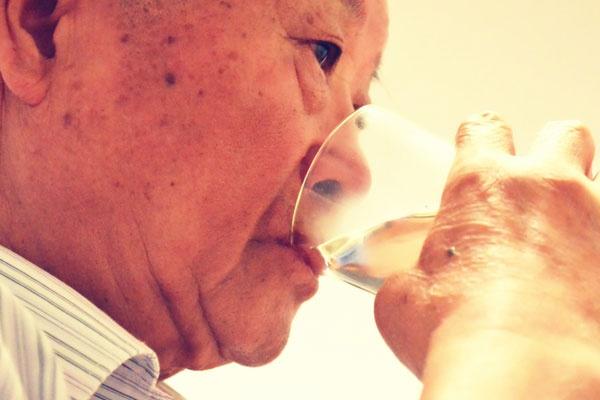 甘油|甘油三酯高过1.7,血液已粘稠!这两个时间喝水,稀血液,远粘稠