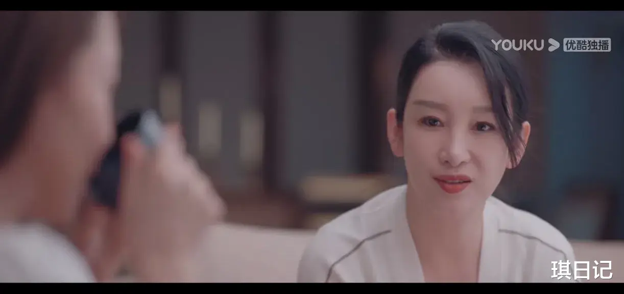 赵子琪|中年女演员颜值的对比，46岁的赵子琪，被小两岁的秦海璐碾压得好惨