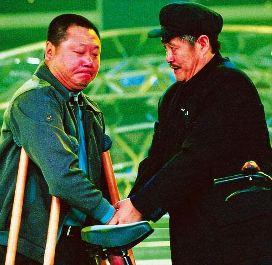 范伟|当年赵本山范伟为什么闹掰?一个想当兄弟,一个想收徒弟