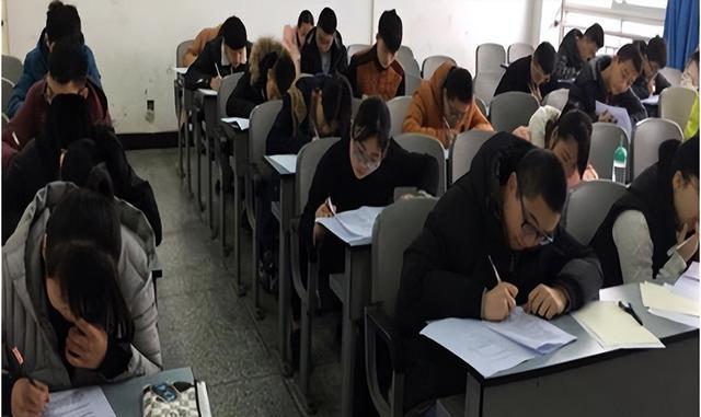 本科生|“你也就值200”，大专生线上求职遭HR贬低，结果让人大快人心