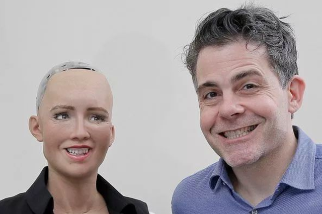 索菲亚|当年声称“我将会摧毁人类”的机器人索菲亚,后来变成啥样了?