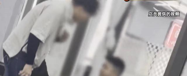 小伙烫个头发从毛不易变陈奕迅,找店家讨要说法却因着装惹争议