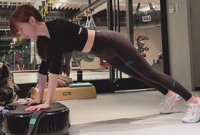 王心凌|曾经的甜心教主王心凌登上热搜网友看后直呼：“这确定是快40？说是18我都信”