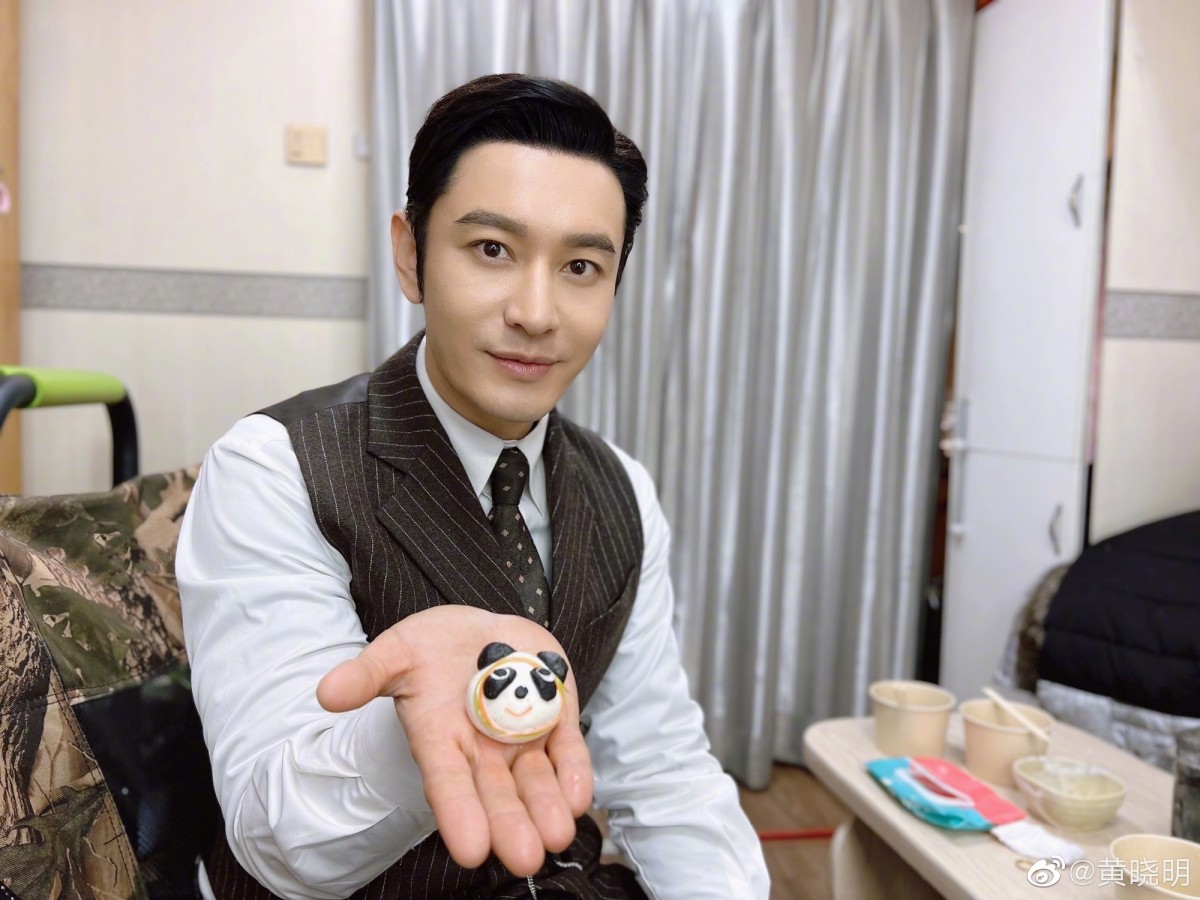 滤镜|黄晓明拍视频滤镜太重网友认不出？5位被滤镜「毁容」的艺人，佘诗曼被自己吓呆！