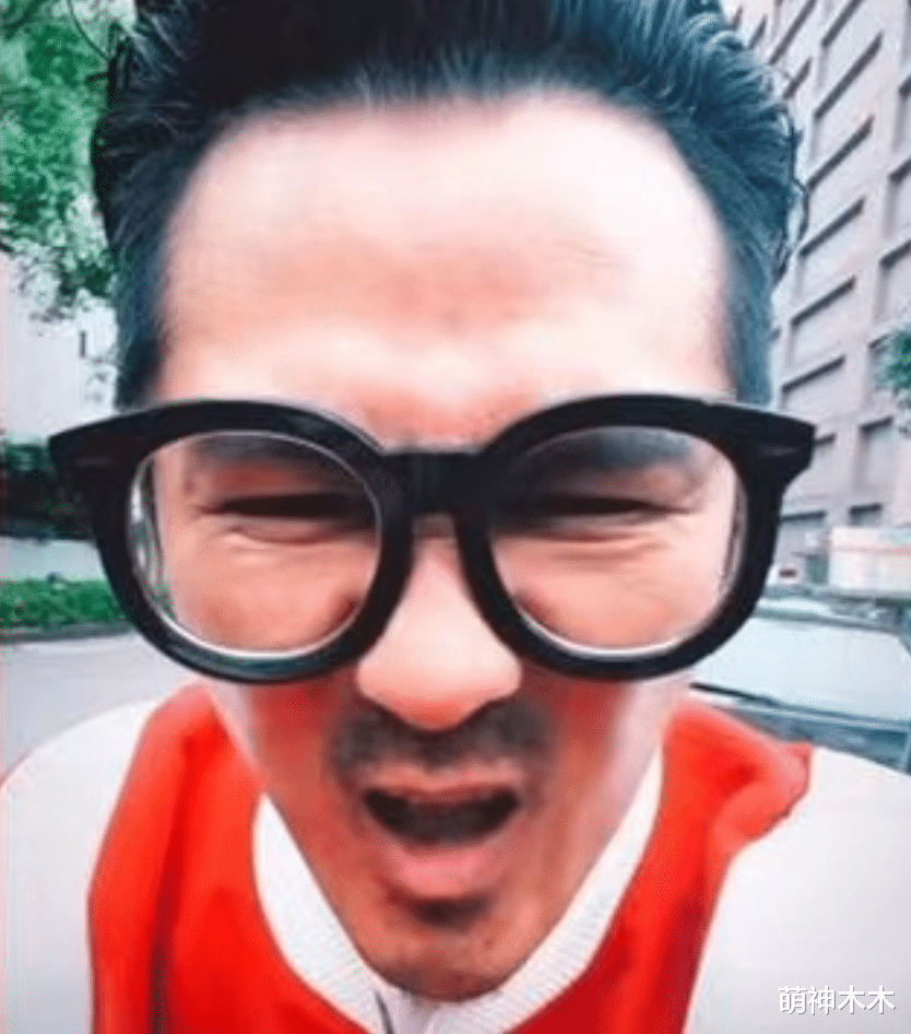 曹格|曹格吴速玲离婚后状态各不同,男方拍视频扮鬼脸,女方晒照秀身材