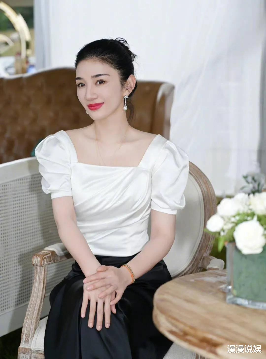 二次元|45岁黄奕确诊难受,鼻子不通气,喉咙像刀割,实在无力求助