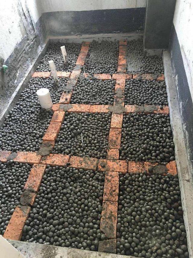 初次装修什么也不懂,卫生间没做这层加固,没住多久防水层就坏了