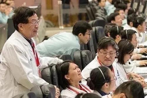 我国航天员,有望十年内,登上月球,嫦娥会老吗?