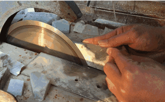 翡翠|掌握了翡翠“切料”的精髓，就能利益最大化！