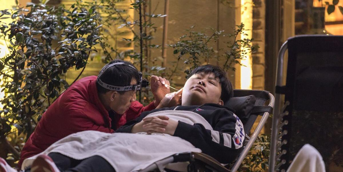 银耳|“采耳”还是“采花”？披着养生外衣打擦边，这个行业或有内幕？